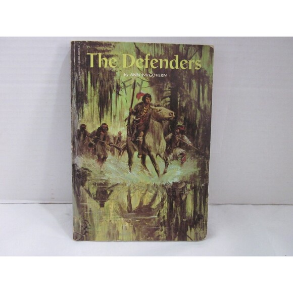 The Defenders by Ann McGovern  Scholastic Book Historical 1973 Paperback - Picture 1 of 3